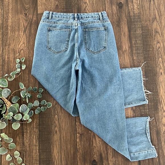 SHEIN Bleach Wash High-Rise Baggy Jeans in Medium Wash - Picture 5 of 8